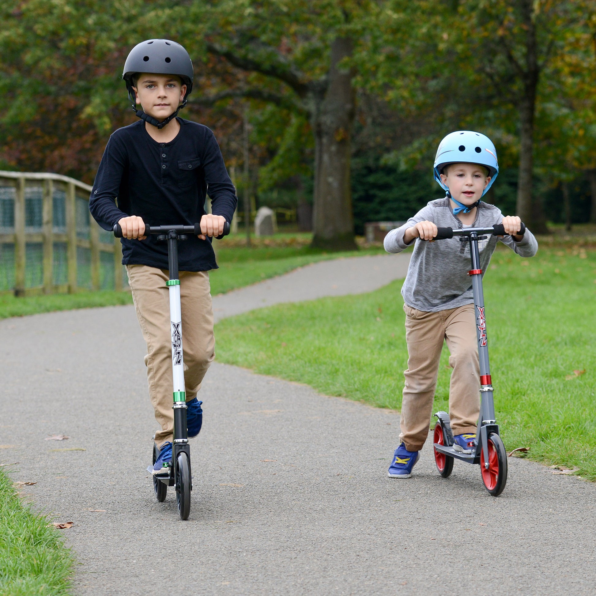 XOOTZ LARGE WHEELED FOLDABLE SCOOTER - GUNMETAL - Rich Kids Playground
